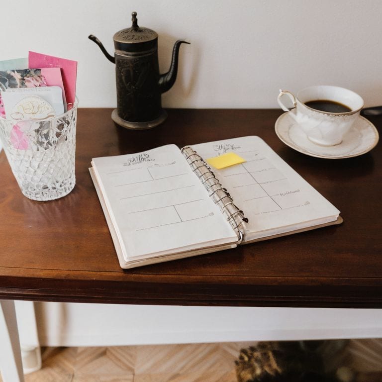 Wedding planning checklist for first month